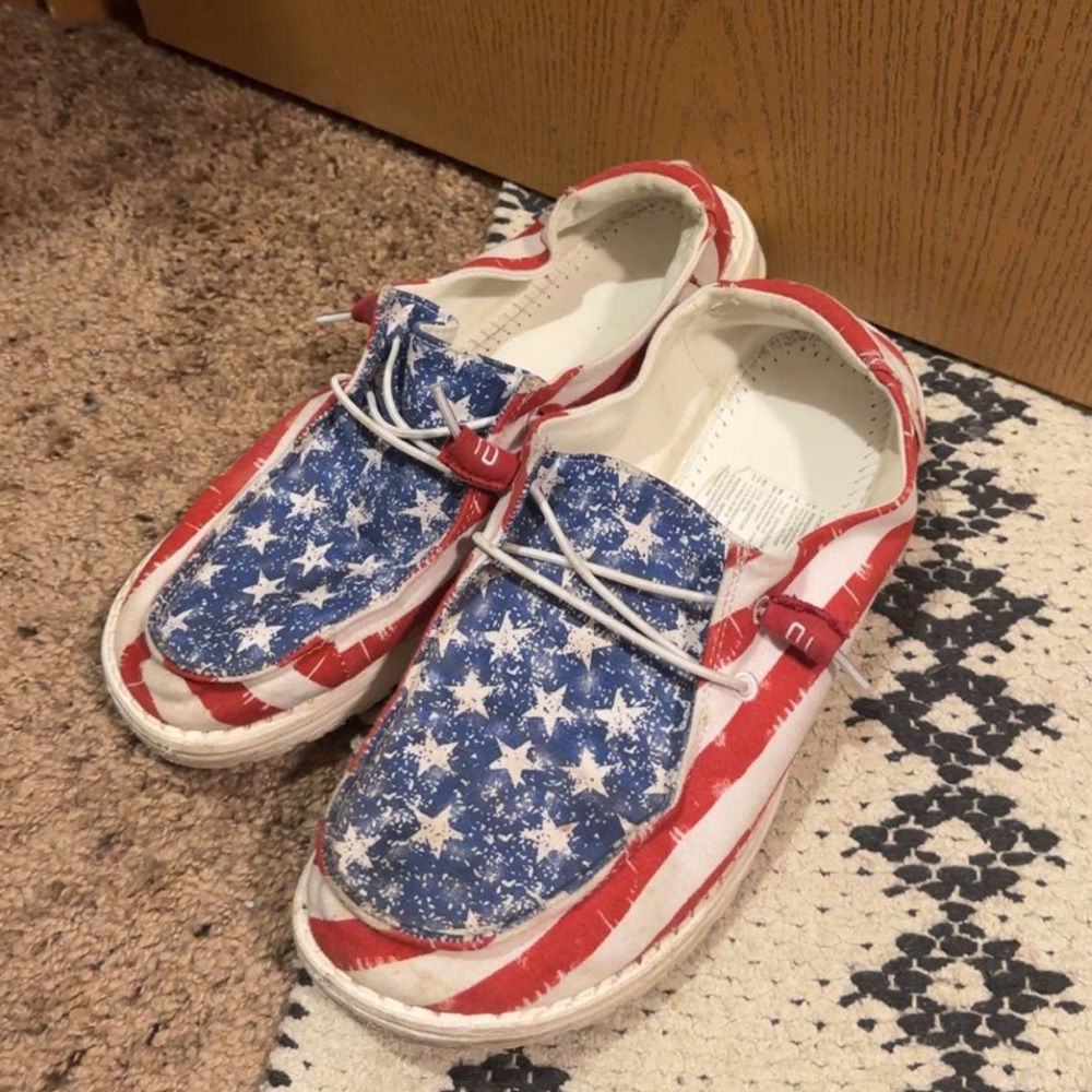 Hey dudes red white and blue